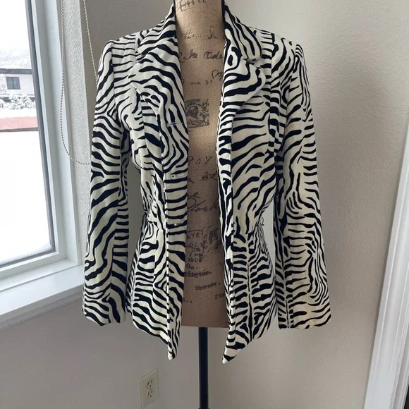 BISOU BISOU by Michele Bohbot Hand Zebra Blazer. 6 - Picture 2 of 9